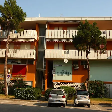 Family Steps From Pluto Apartament Bibione